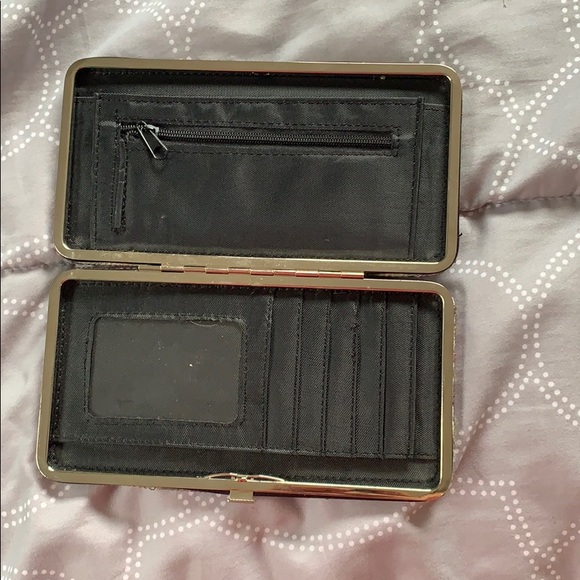 Wallet - Picture 2 of 7